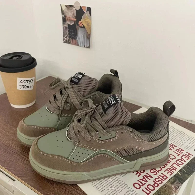 Street Fashion Walking - Sepatu kets antik modis sepatu skateboard